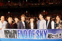 「HiGH&LOW THE MOVIE 2 / END OF SKY」初日舞台挨拶の様子。