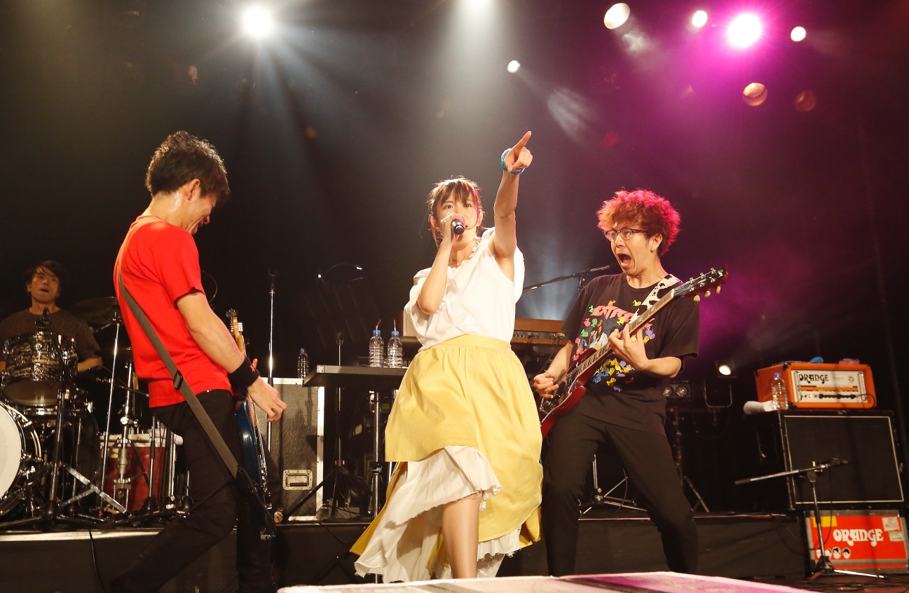 「小松未可子TOUR 2017 "Blooming Maps"」最終公演の様子。（撮影：森久）