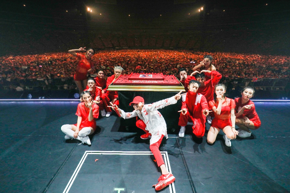 「G-DRAGON 2017 WORLD TOUR ＜ACT III, M.O.T.T.E＞ IN JAPAN」福岡・福岡 ヤフオク！ドーム公演の様子。