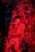 人気画像9位は「5万人からの誕生日サプライズ!BIGBANGリーダーG-DRAGONがデビュー11年の思い語る」より、G-DRAGON。