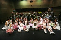 ライブで撮影された記念写真。（写真提供：ジョブネット）