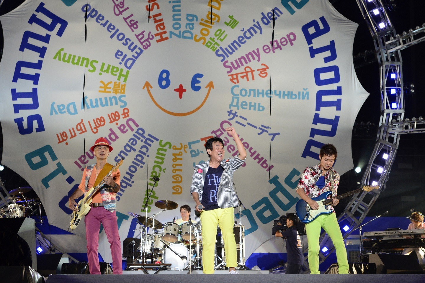 人気画像7位は「TUBE、落雷で中断しつつもハマスタ公演完遂」より、TUBE。