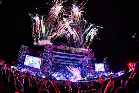 「LIVE IN SUMMER 17『BURST INTO A BLAZE 3』」の様子。