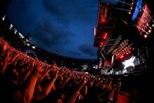 「SUMMER SONIC 2017」のMARINE STAGEに登場したBABYMETAL。（Photo by Taku Fujii）