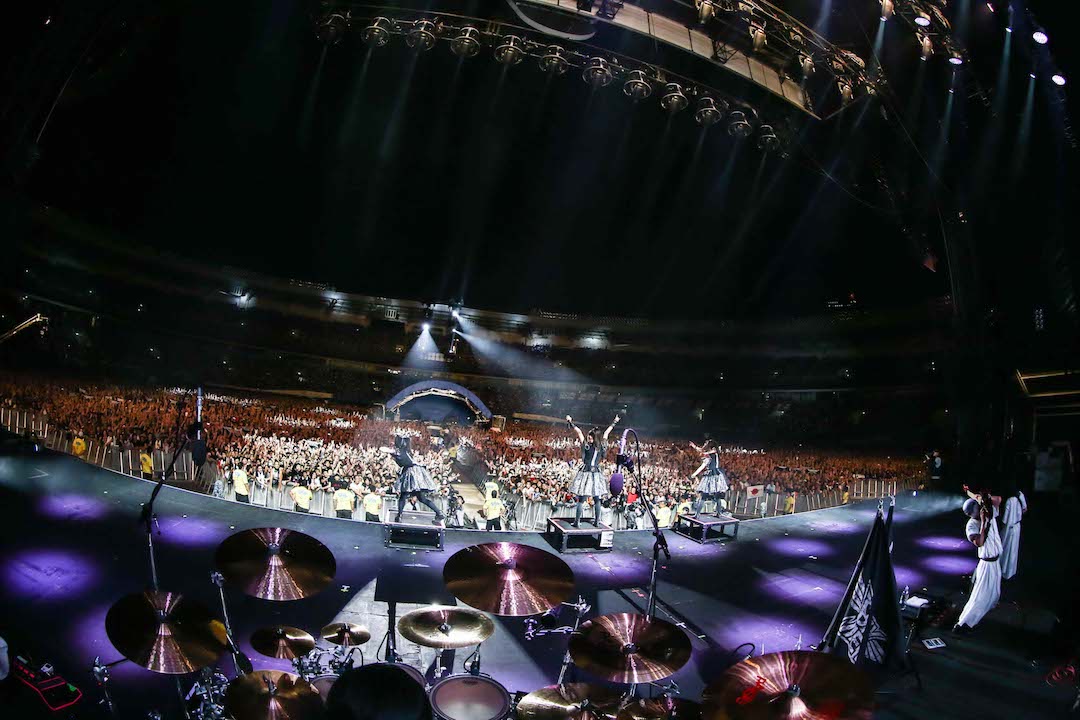 「SUMMER SONIC 2017」のMARINE STAGEに登場したBABYMETAL。（Photo by Taku Fujii）