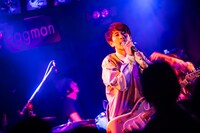 いちろー（Vo, G）（撮影：中山優司）