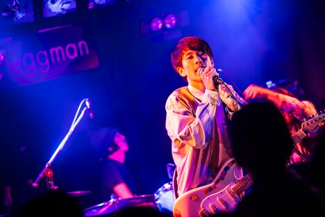 いちろー(Vo, G)(撮影:中山優司)