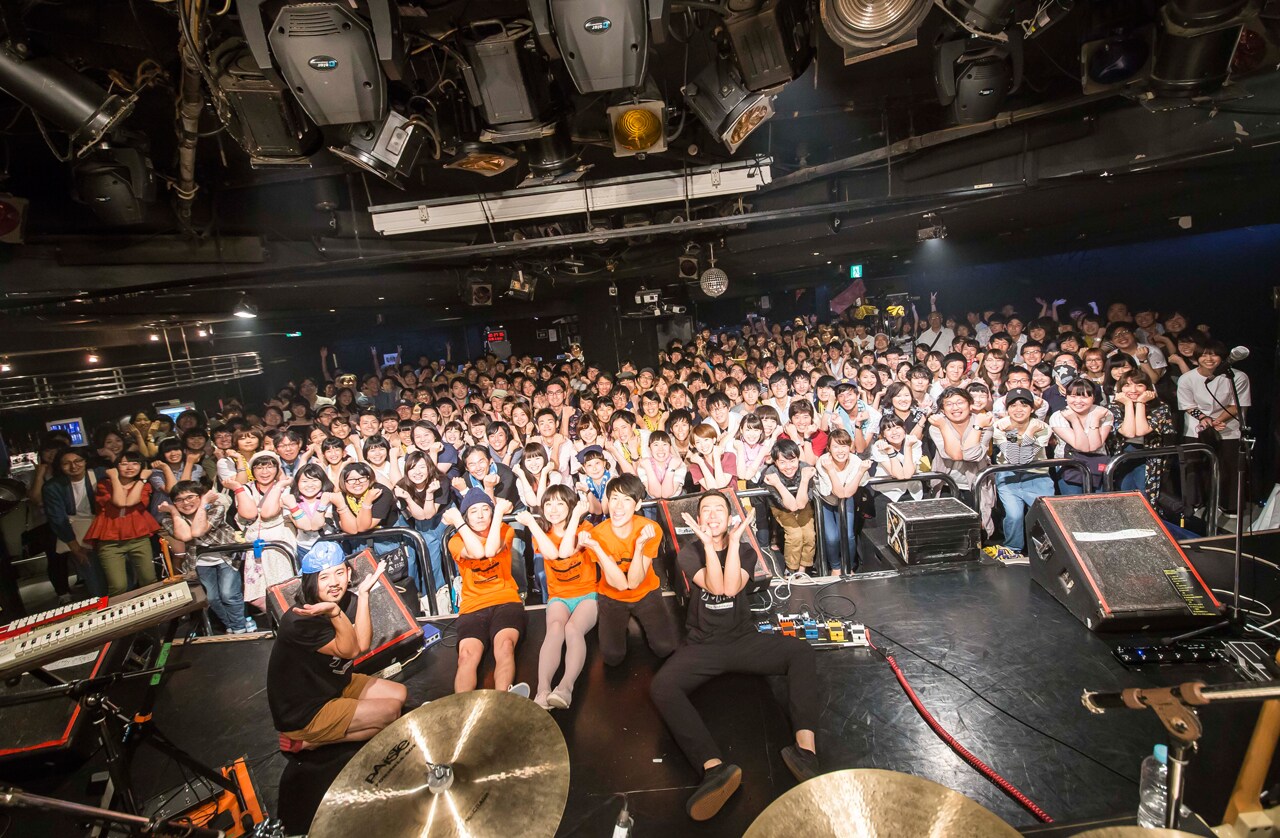 東京カランコロン「夏祭りだよ全員集合！～ニューアルバム全曲披露フリーライブ～」東京・shibuya eggman公演の様子。（撮影：中山優司）