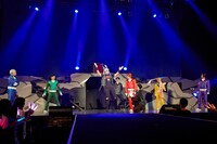 シノ爆ロック（左から3人目）とアルスマグナ。（撮影：渡辺綾）