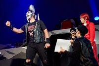 シノ爆ロック（左）と神生アキラ（右）。（撮影：渡辺綾）