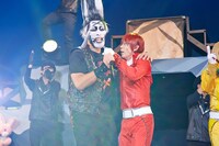 シノ爆ロック（左）と神生アキラ（右）。（撮影：渡辺綾）