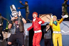 左からシノ爆ロック、神生アキラ、榊原タツキ。（撮影：渡辺綾）