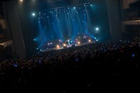 川嶋あい「Ai Kawashima 15th Anniversary Concert ～Timber Magic～」の様子。