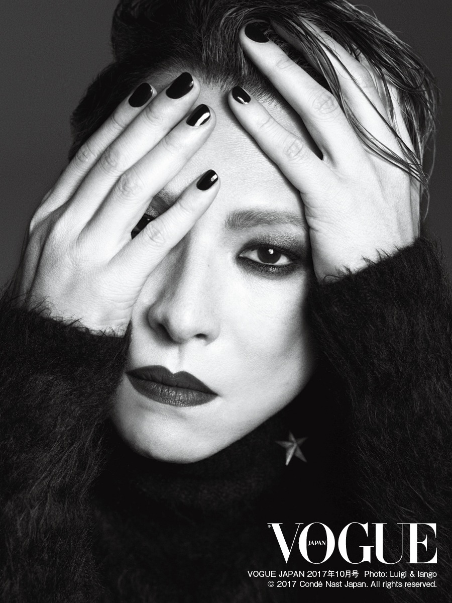 「VOGUE JAPAN」2017年10月号紙面（Photo by Luigi & Iango）(c)2017 Conde Nast Japan. All rights reserved.