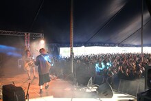 「ArcTanGent」出演時のtricot。