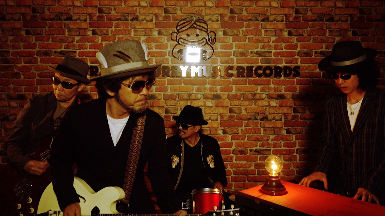奥田民生「MTRY」のミュージックビデオのワンシーン。