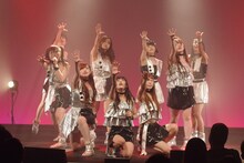 「LinQ第1035回新木こころ、伊藤麻希、岩本琴音、大庭彩歌、岸田麻佑、原直子、桃咲まゆ、卒業セレモニー『この人生一生エンタメっshow!!』」の様子。（提供：ジョブネット）