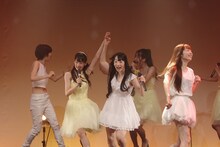 「LinQ第1035回新木こころ、伊藤麻希、岩本琴音、大庭彩歌、岸田麻佑、原直子、桃咲まゆ、卒業セレモニー『この人生一生エンタメっshow!!』」の様子。（提供：ジョブネット）