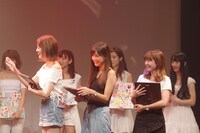 「LinQ第1035回新木こころ、伊藤麻希、岩本琴音、大庭彩歌、岸田麻佑、原直子、桃咲まゆ、卒業セレモニー『この人生一生エンタメっshow!!』」の様子。（提供：ジョブネット）