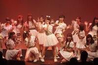 「LinQ第1035回新木こころ、伊藤麻希、岩本琴音、大庭彩歌、岸田麻佑、原直子、桃咲まゆ、卒業セレモニー『この人生一生エンタメっshow!!』」の様子。（提供：ジョブネット）