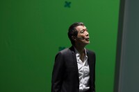 矢沢永吉が出演する「リネージュ2 レボリューション」テレビCM撮影時の様子。