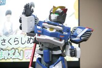 楽しそうに踊るサイクロンインターセプター。（撮影：埼玉泰史）