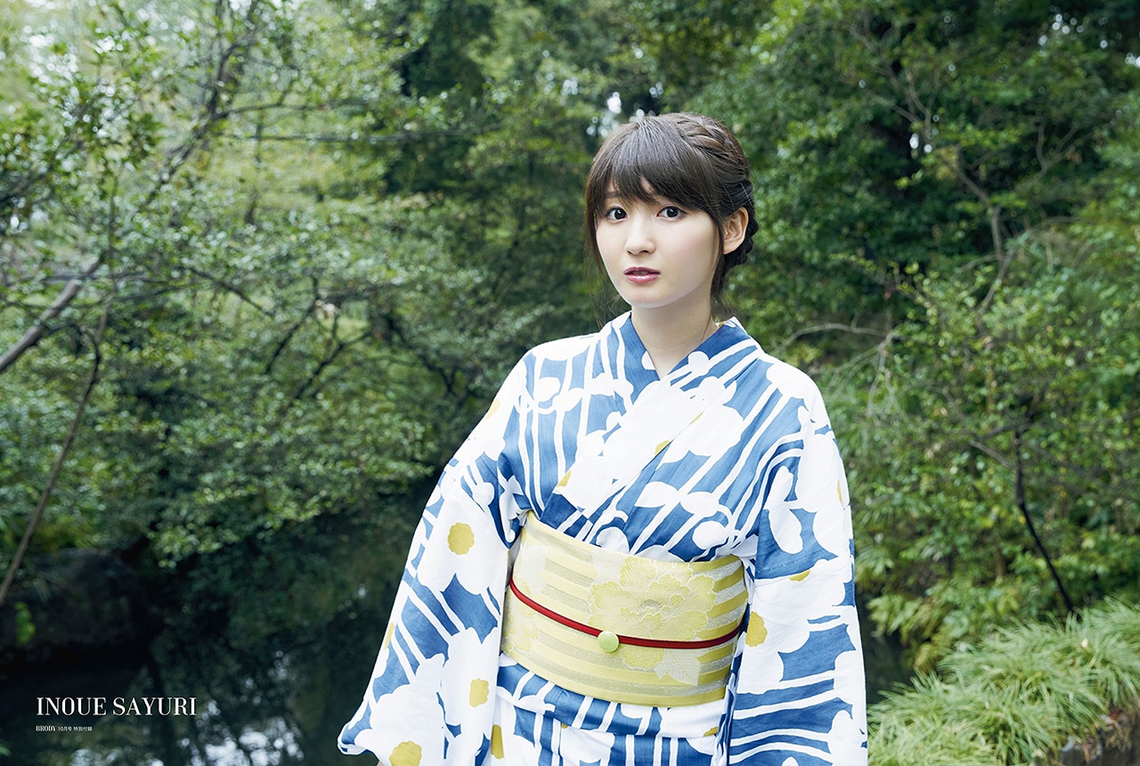 人気画像7位は「『BRODY』で乃木坂46スペシャル、生田絵梨花や着物姿の井上小百合らグラビア満載」より、「BRODY」2017年10月号に付属する井上小百合（乃木坂46）のポスター。