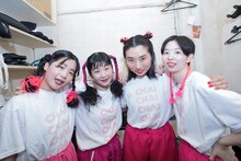 CHAI「“ロード・ツー・ダ・GRAMMYs” season4」東京・下北沢BASEMENT BAR公演より、楽屋裏の様子。（撮影：中磯ヨシオ）