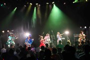 昨日8月23日に東京・Mt.RAINIER HALL SHIBUYA PLEASURE PLEASUREで行われたライブイベント「バンもん！ PERFECT V.I.P コンサート2017」の様子。（撮影：笹森健一）