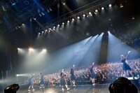 BiSHと清掃員。（写真提供：エイベックス）