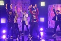 「超特急の撮れ高足りてますか？」スタジオライブの様子。