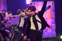 「超特急の撮れ高足りてますか？」スタジオライブの様子。