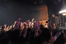 客席に飛び込んだセントチヒロ・チッチ。