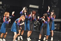 コント中のBiSH。
