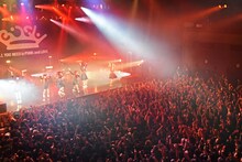 BiSHのライブの様子。
