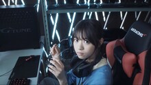 西野七瀬（乃木坂46）が登場するマウスコンピューター「mouse 山田君の新人研修日記」第1弾動画のワンシーン。