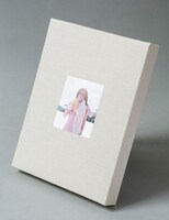 「スピッツのデザイン」予約特典の布張りケースイメージ