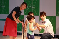 横山だいすけの初めてのハイタッチ会の様子。