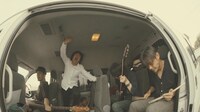 フラワーカンパニーズ「ハイエース」ミュージックビデオのワンシーン。