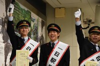 左から小野武正（G, Cho）、寺中友将（Vo, G）、首藤義勝（Vo, B）。