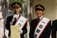 左から小野武正（G, Cho）、寺中友将（Vo, G）。