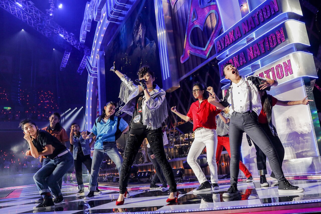 あーりん夏場所！布袋寅泰、GLAY曲のギター演奏でも魅せた両国ソロコン