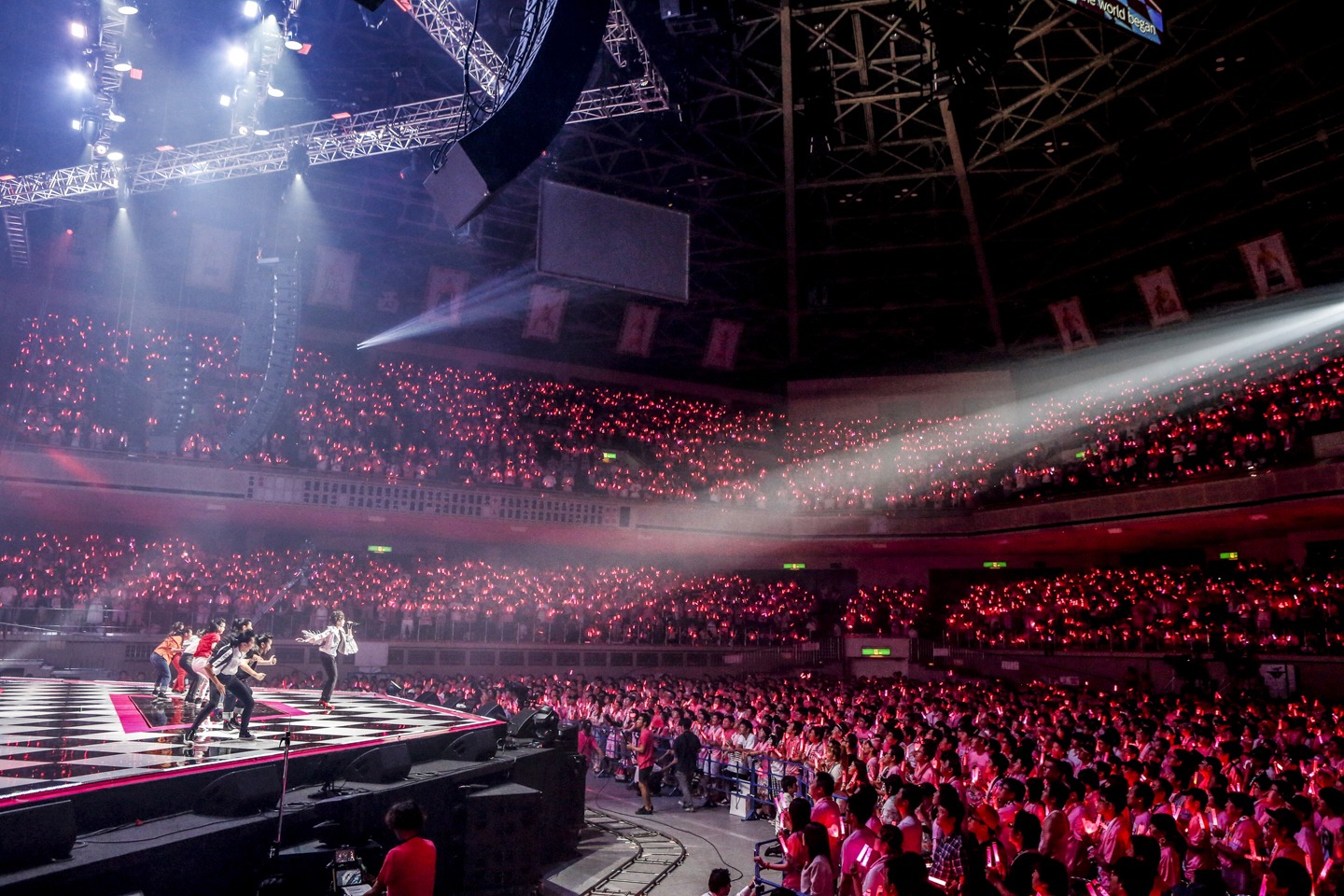 「AYAKA NATION 2017 in 両国国技館」初日公演の様子。（Photo by HAJIME KAMIIISAKA）
