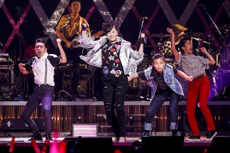 「AYAKA NATION 2017 in 両国国技館」初日公演の様子。（Photo by HAJIME KAMIIISAKA）