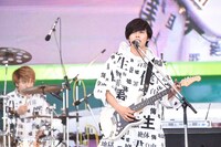 手前から北村匠海、泉大智。