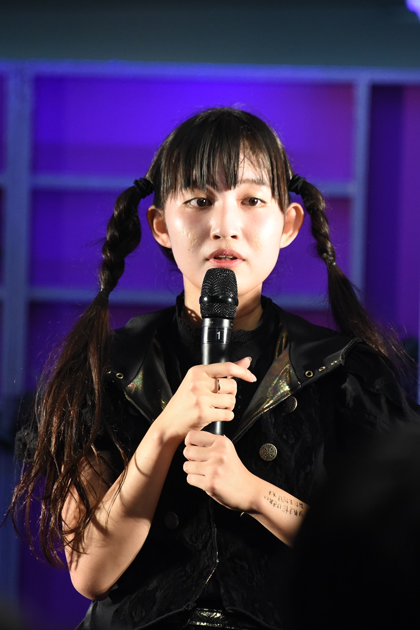 西井万理那