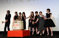 鏡割りの様子。