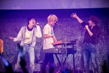 超特急とWEAVERのコラボの様子。