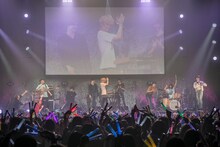 超特急とWEAVERのコラボの様子。