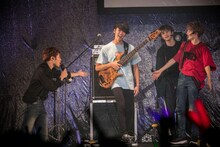 超特急とWEAVERのコラボの様子。